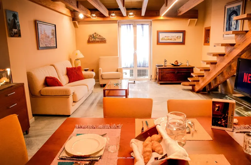 Luxury Penthouse Duplex 2min Cathedral - Image 1