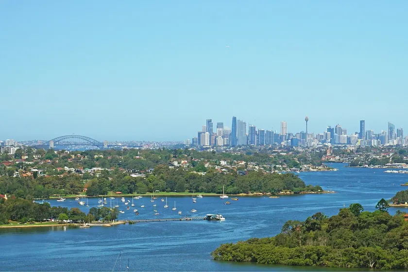 1BRM Apt with Spectacular City Skyline Views - Image 1