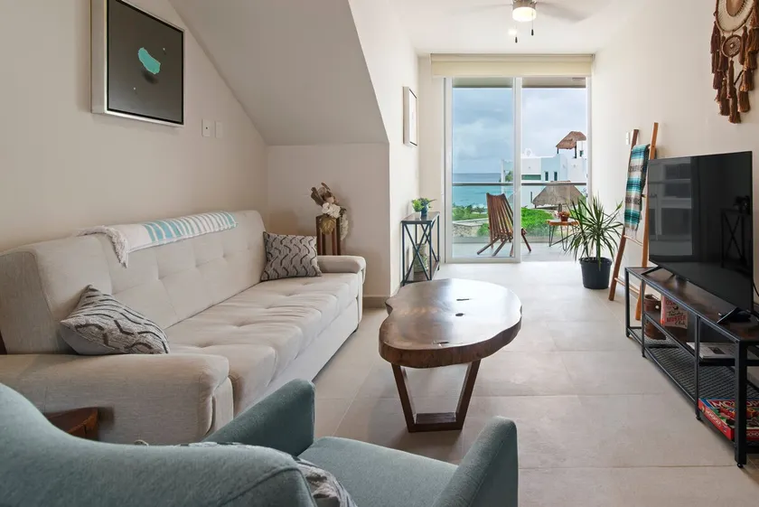 Oceanfront Seahorse | Private Hot Tub Beach Access - Image 1