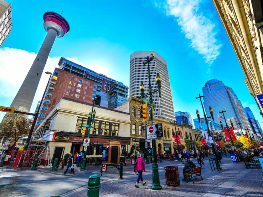 A Spacious Downtown 1-bed Suite - Image 1