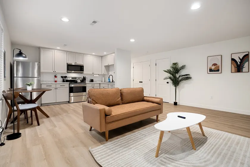 The Silo 2 - 1BD Stylish Comfort - Image 1