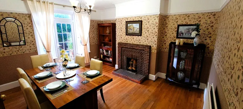 Elegant Vintage 3-Bed 2-Storey whole house for 5. - Image 1
