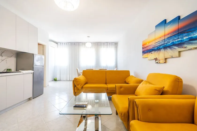 Old Beach Apartments - Image 1