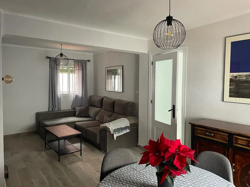 Beautiful whole house with patio - Image 1