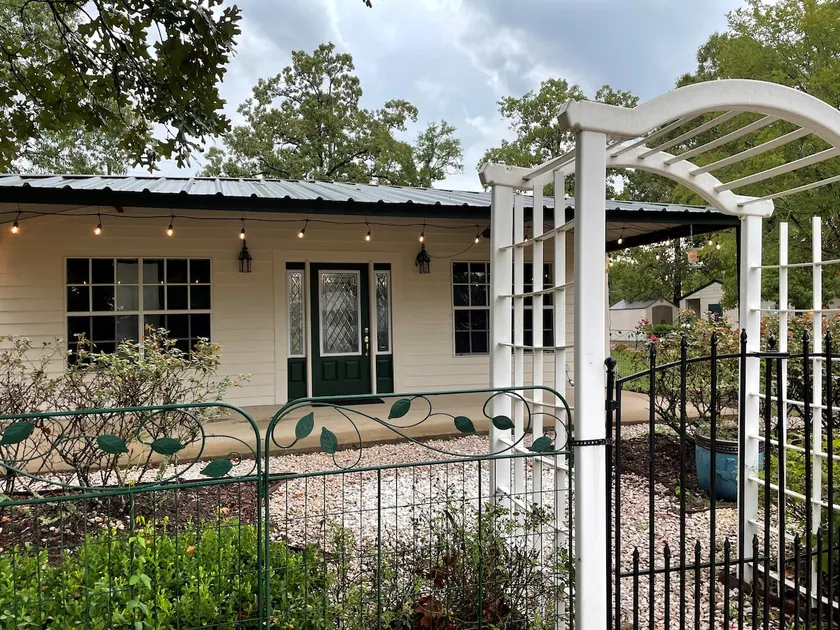 Penny's Place-Cheerful 1 Bedroom Bungalow - Image 1