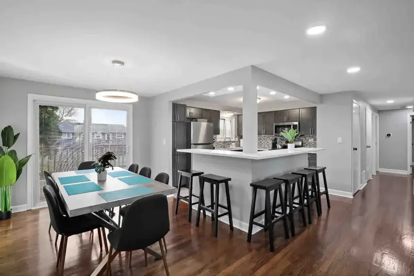 4BR Near Woodfield Mall & Metra | LCP Collection - Image 1