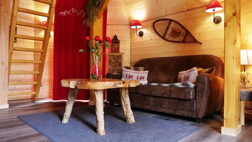 Unusual wellness cottage & private 24/7 hot tub - Image 1