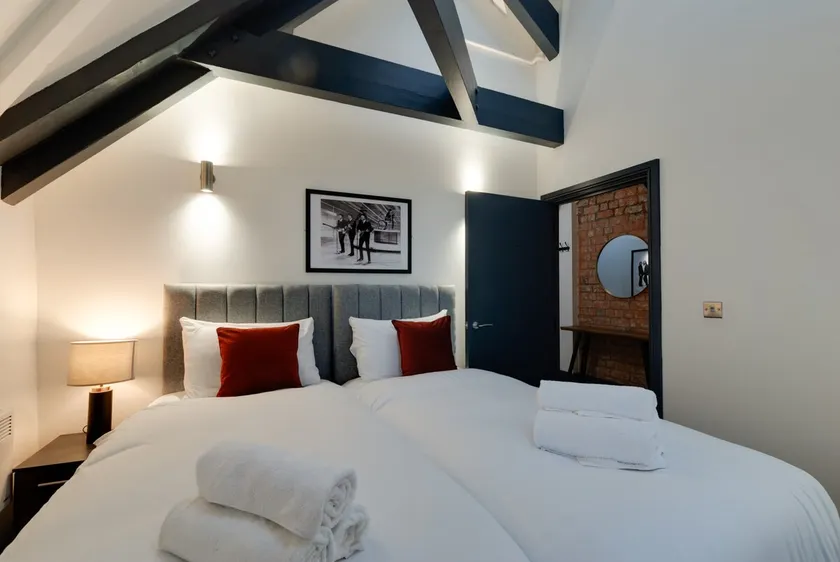 Stunning City Center 2 Bedroom Apartment - Image 1