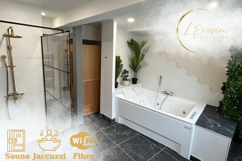 Amboise Escape, Sauna Jacuzzi - Image 1