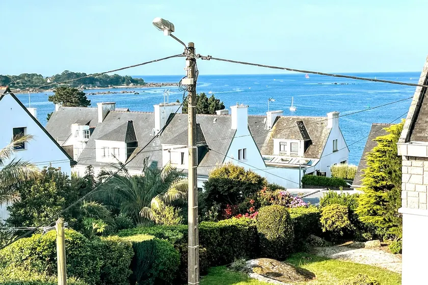 Nice House – Beachfront - Image 1