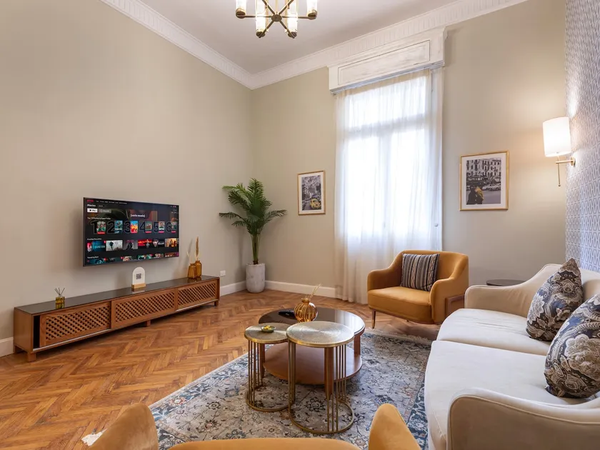 Vintage 2BR in Downtown Cairo With Balcony - Image 1