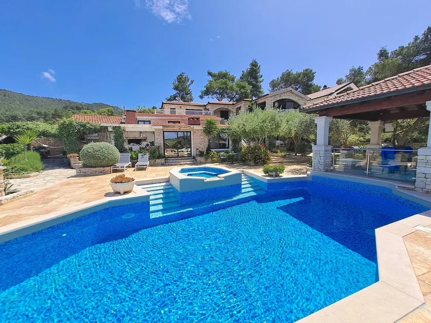 Stone House Villa Poplat – Privates 7BR Anwesen mit Meerwasserpool, 50m zum Meer - Image 1