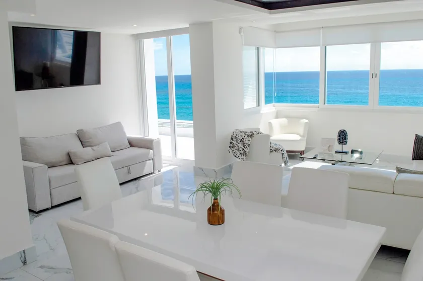 Luxury ocean front apartment, gym, spa, pool, jacuzzi, beach - Image 1