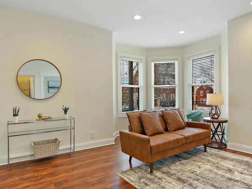 Luxe 1 Bed/1 Bath Apartment NEW | Waukegan - Image 1