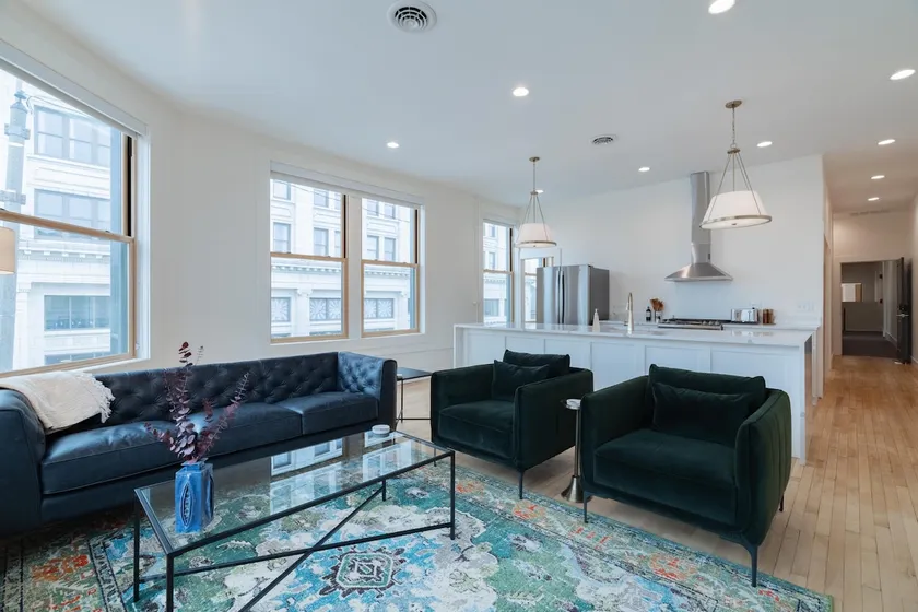 'Condo A' Gallery Suite - Downtown Marion - Image 1