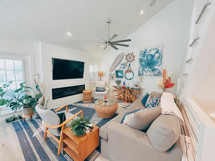 LaLa's Luxury Beach House, Pet Friendly - Image 1