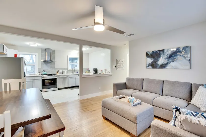 Cozy Central Austin 6-Bedroom Retreat. Sleeps 14 - Image 1