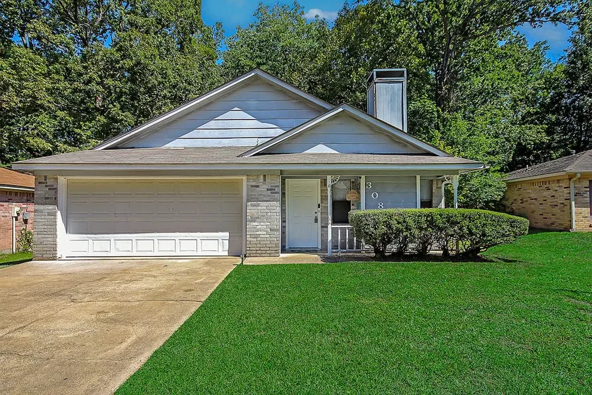 Lufkin Home Away from Home, King Bed, Deck - Image 1