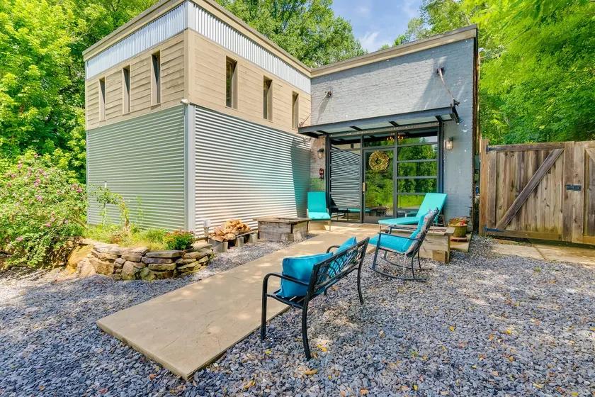 Modern luxury in mountain town! - Image 1