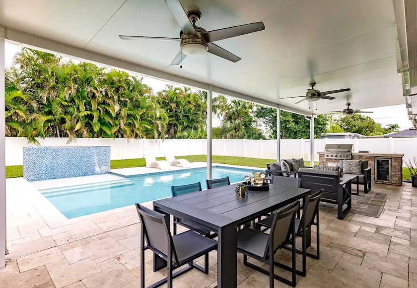 Fun in the Sun! Pool, Fenced Yard, Ping Pong, BBQ - Image 1