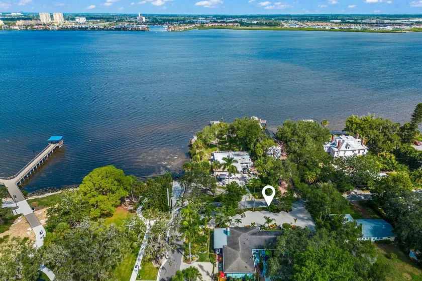 Salty Lime Villa -Waterview! 15 min to AMI beach - Image 1