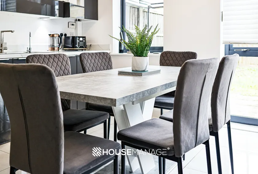 Modern Beautiful 5 bed -Sleeps 13 - Free Parking - Image 1