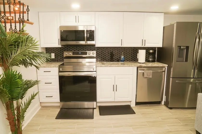 1 Bed 1 Bath Suite - Image 1
