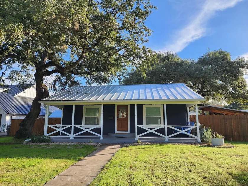 Barefoot BBQ Bungalow - Image 1