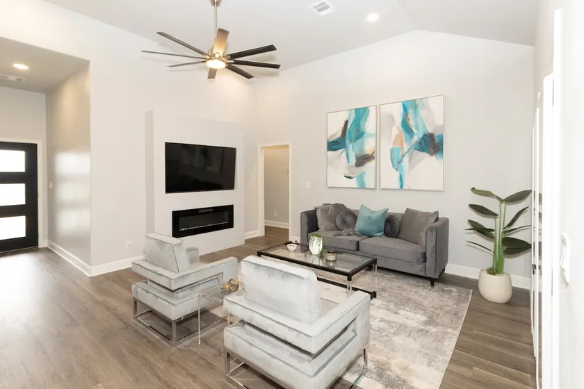 Chic modern suburban retreat. - Image 1