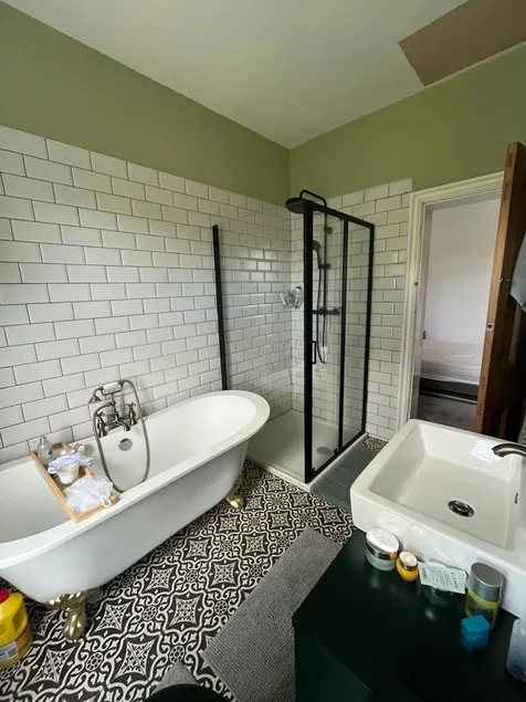 1 Bedroom Character House - Image 1