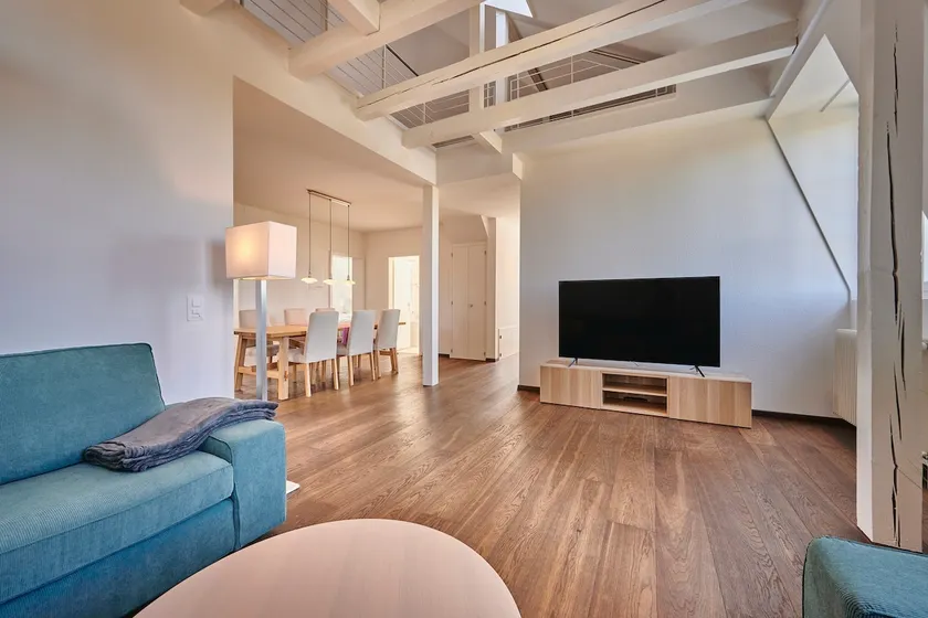 City apartment, perfect location, spacious, modern - Image 1