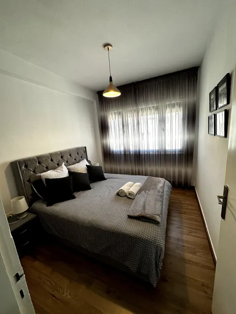 Cozy Urban Retreat - Image 1