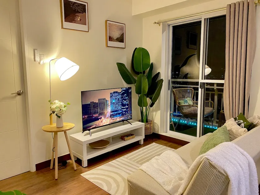 Cozy 1 BR Scandinavian/Tropical Condo with Balcony & Parking - Image 1