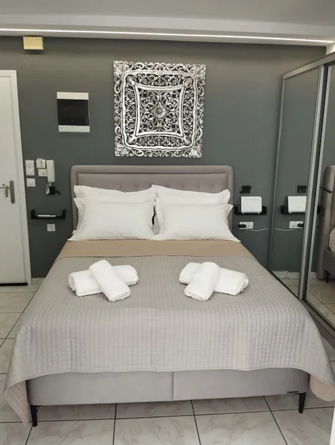 Kentrikon Guest House - Image 1
