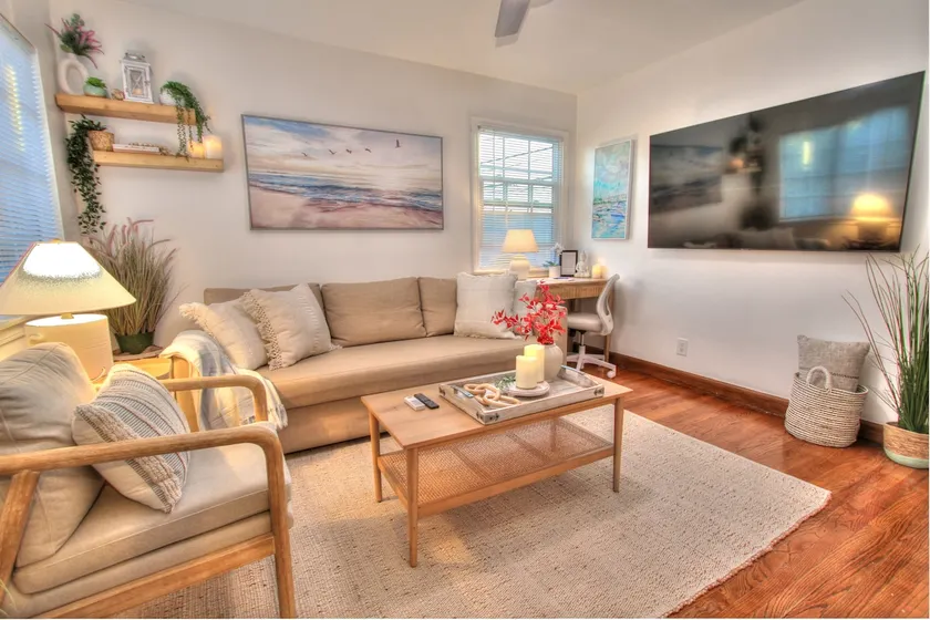 C-Uptown Whittier-Cozy II Sleeps 4 - Image 1