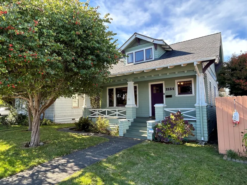 *Boho Bungalow-King-Backyard-Full Kitchen-W/D* - Image 1