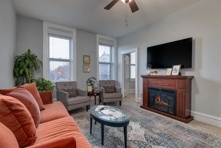 Main St 1 Bdrm - Steps to the Wine Reserve! - Image 1