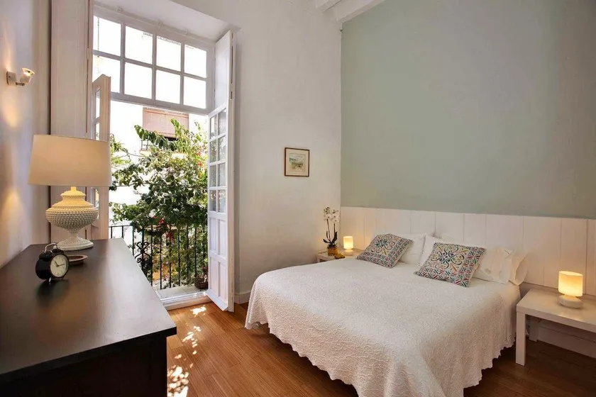 Contemporary apartment in the Old Town - Image 1