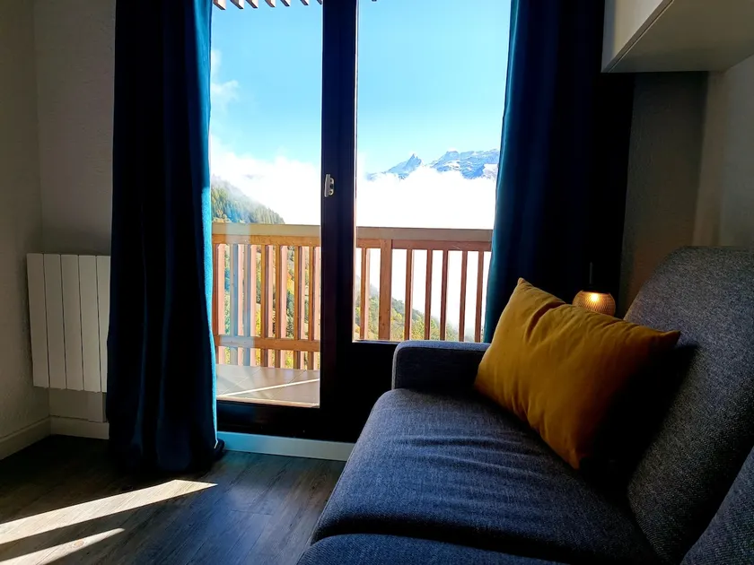 Cozy studio for 2 near slopes with balcony and parking – Auris en Oisans - Image 1
