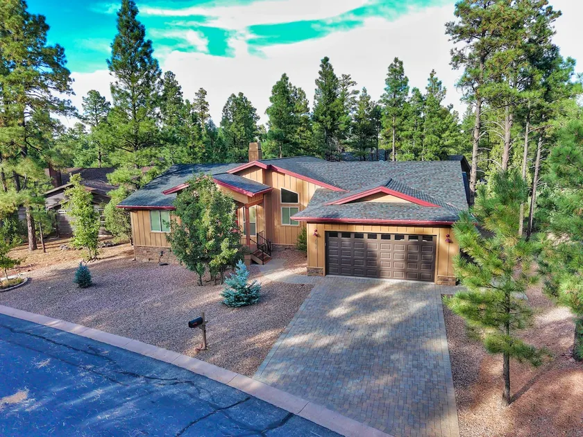 Pristine Torreon Cabin, Sleeps 6 - Image 1