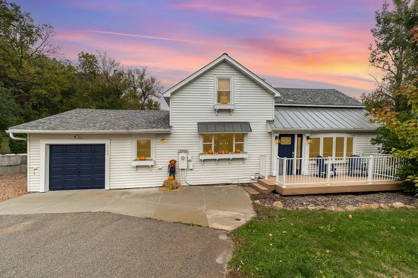Historic downtown Chaska oasis. - Image 1