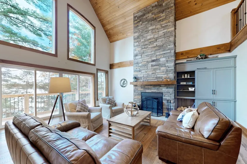 Big Muskoka Waterfront Cottage 5 Bedrooms/Sauna - Image 1
