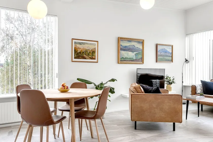 Bright and spacious apartment with a view - Image 1