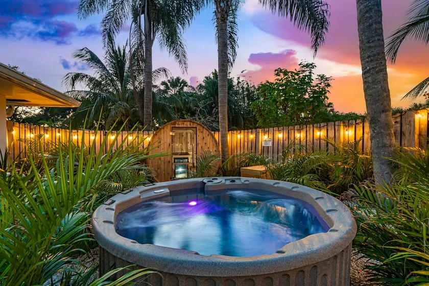 Tropical Retreat~Heated Pool ~Game Room~ Sleeps 11 - Image 1