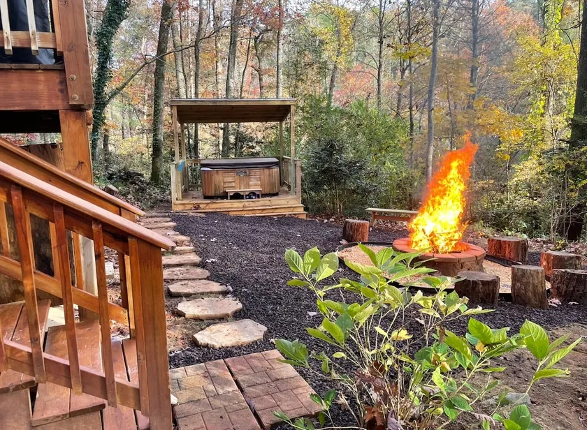 Cozy Cabin - Hot Tub! 1 Mile From Downtown Helen - Image 1
