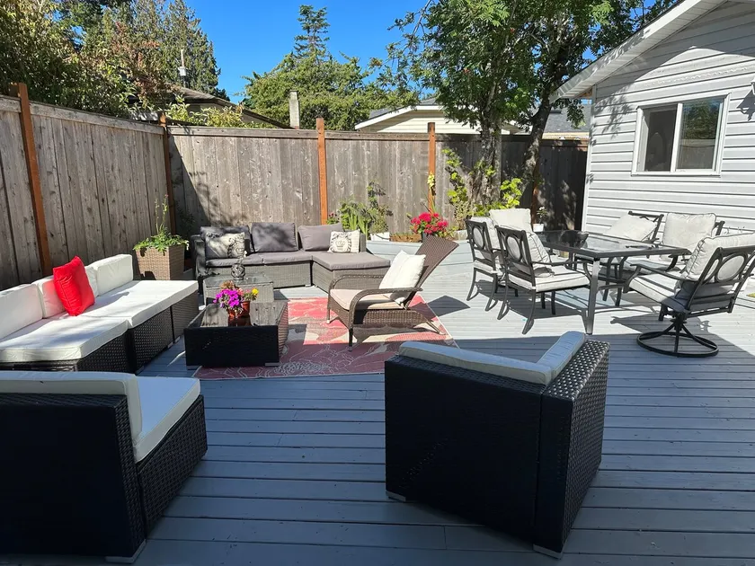 Furnished home with piano - Image 1