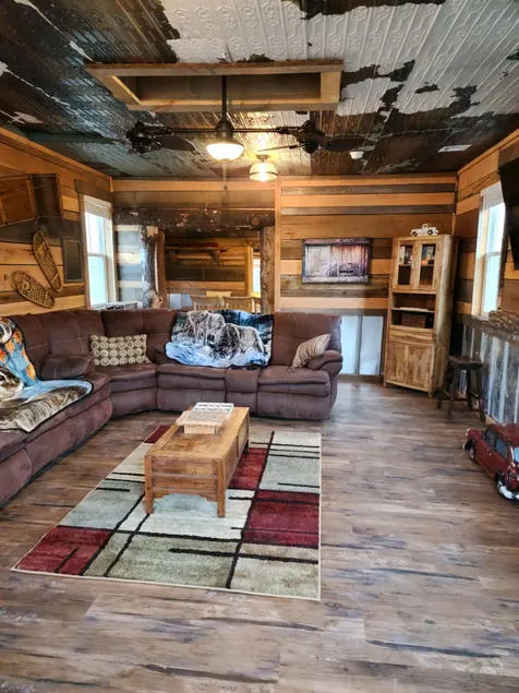 Exquisite Rustic Rental - Image 1