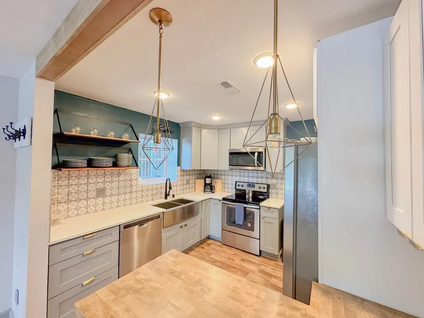 Wheelhouse: Lakefront 2BD/3BA/Deck/Pool/Pet-10PP - Image 1
