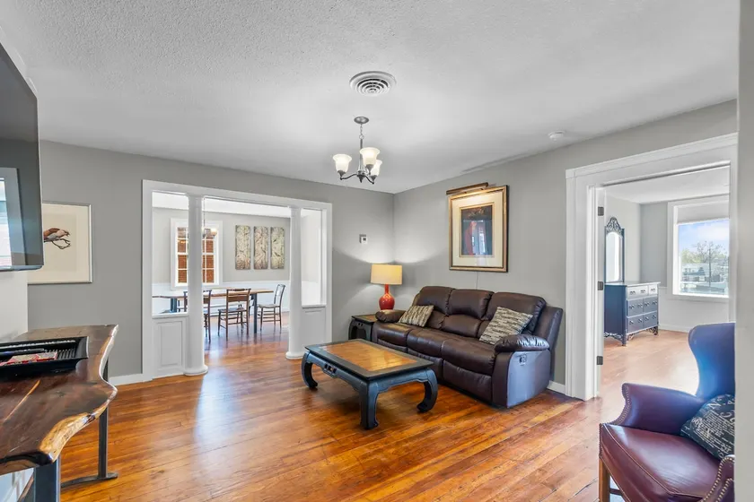 Downtown 4BR with 2 King Beds! Off-street parking - Image 1