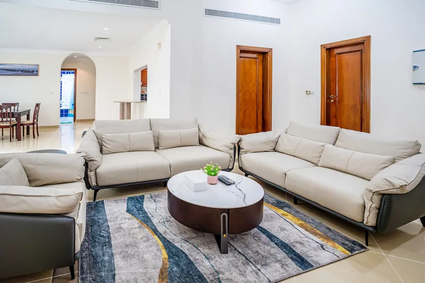 Entire Apartment w/ Free Parking & Wi-Fi - Image 1